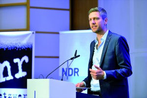 Tagesthemen-Moderator Ingo Zamperoni bei #nr17 / Foto: Rohwedder