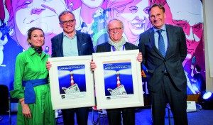Der Leuchtturm-Preis als Ermutigung und Anerkennung für ORF-Moderator Armin Wolf und ein Ehrenleuchtturm für alles, was Hans Leyendecker in fünf Jahrzehnten im Journalismus geleistet hat. / Foto: Andreas Domma