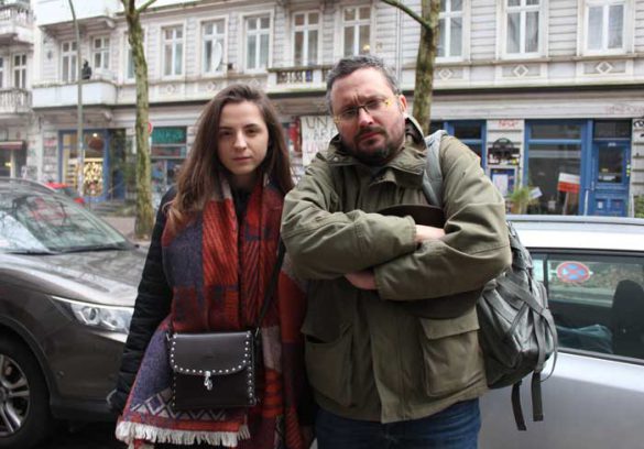 Alexei Bobrovnikov (37) mit Anastasia Galuschenko (19), der Tochter des verstorbenen Andrij Galuschenko.