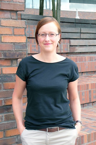 Die Analystin Christina Elmer, geboren 1983, arbeitet im Wissenschaftsressort von Spiegel Online und betreut Workshops in Ausbildungsprogrammen und Redaktionen als Recherche-Trainerin. Zuvor gehörte sie zum Team Investigative Recherche des Stern und arbeitete bei der Deutschen Presse-Agentur als Redakteurin für Infografiken. Nach einem Studium der Journalistik und Biologie an der TU Dortmund volontierte Christina Elmer beim Westdeutschen Rundfunk. Außerdem arbeitete sie als Freie Autorin für Wissenschaftsthemen.