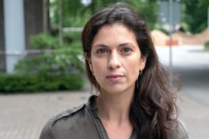 Nadia Kailouli ist freie Reporterin für den NDR und Autorin beim Reportageformat „strg_f“. 2019 war sie mit an Bord der Sea-Watch 3 und hat Carola Rackete auf ihrer dreiwöchigen Odyssee über das Mittelmeer begleitet. Für ihren Dokumentarfilm „SeaWatch3“ ist sie dieses Jahr mit dem Grimme-Preis ausgezeichnet worden. // Foto: RBB/NDR/Privat