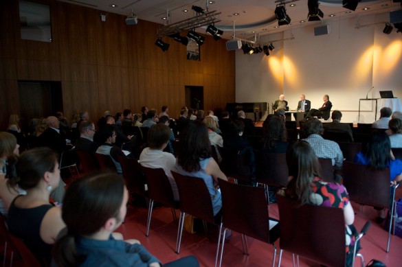 Die Konferenz beginnt